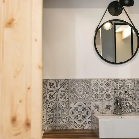 Le Petit Moulin مارتيل