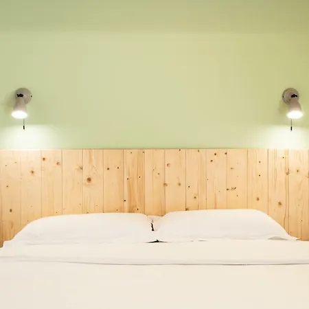 Le Petit Moulin Bed & Breakfast *
