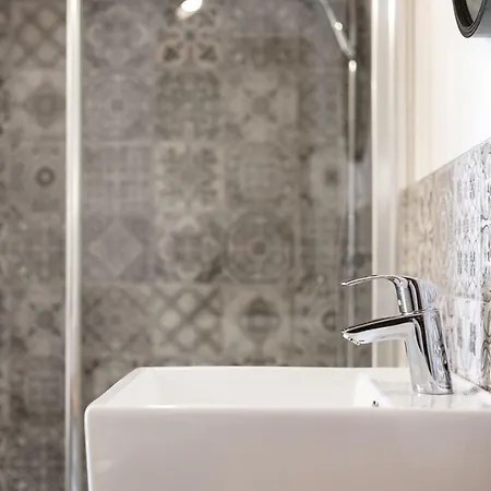 Le Petit Moulin مارتيل